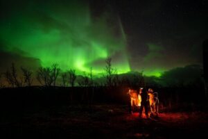 Northern light hunt in Tromsø. WiFi included - The real “itinerary”: driving, stopping, and why frequent viewing breaks matter