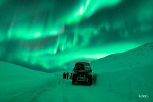 Northern Lights x Mini Bus Chase - Where you meet and how the timing feels (6–8 hours)