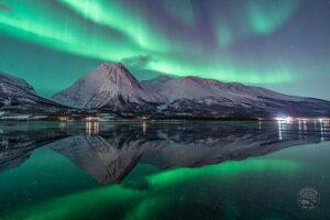 Small Group Van Journey in Search of the Northern Lights - The Tromsø fjords hunt: calm viewpoints and the Finland option