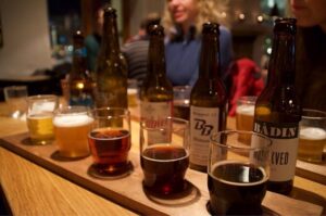 Tromso Beer Safari: Beer tasting with 10 beers and tapas - A 3-hour Tromsø beer safari that starts at the port and ends downtown