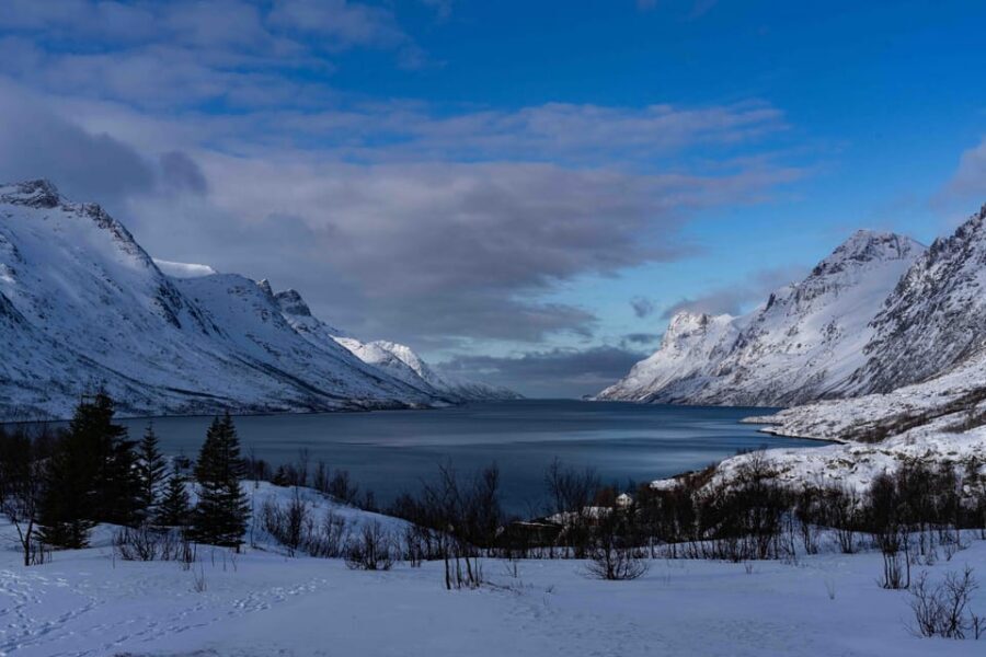 Tromsø: Fjords & Beaches Tour with campfire and Arctic food - Grøtfjord and Rekvikeidet: the pass that adds variety