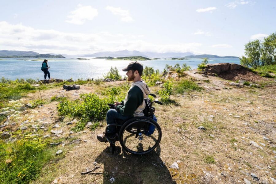 Tromsø: Fjords, Kvaløya & Sommarøy Accessible Tour w/ Lunch - What the guide actually adds: polar night, wildlife, and sky talk