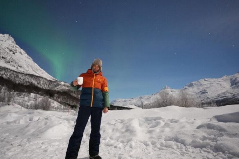Tromsø: Northern Lights Minibus Small Private Tour Group - Meeting Point and Spotting Roberto