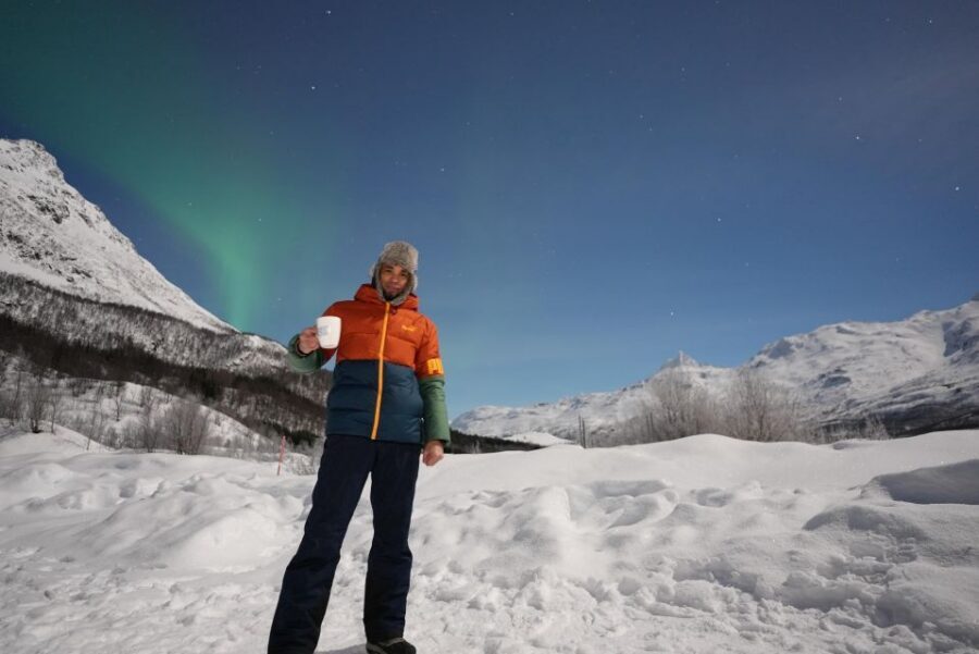 Tromsø: Northern Lights Minibus Small Private Tour Group - Meeting Point and Spotting Roberto